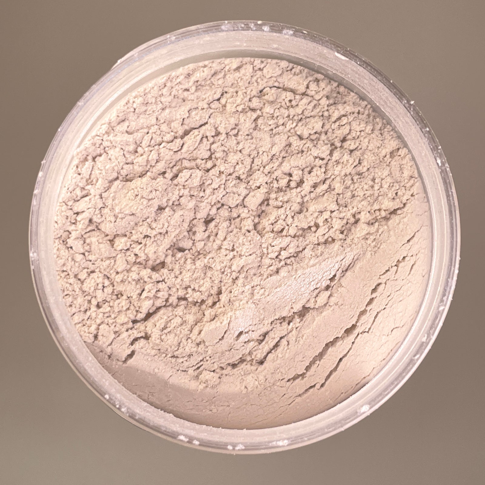 Mica powder pigment container for resin and epoxy projects