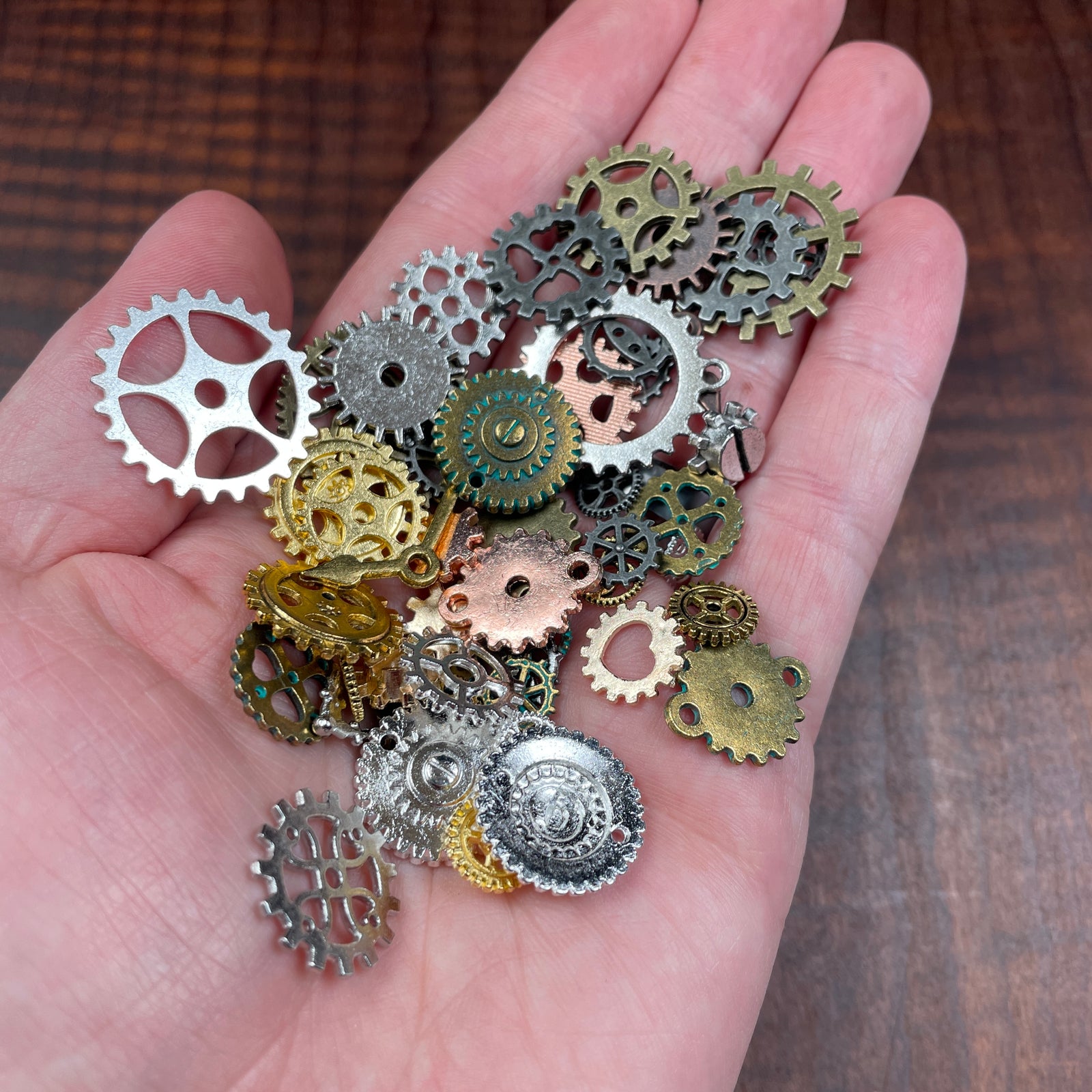 Steampunk Accessories (Clocks, Keys + Gears)