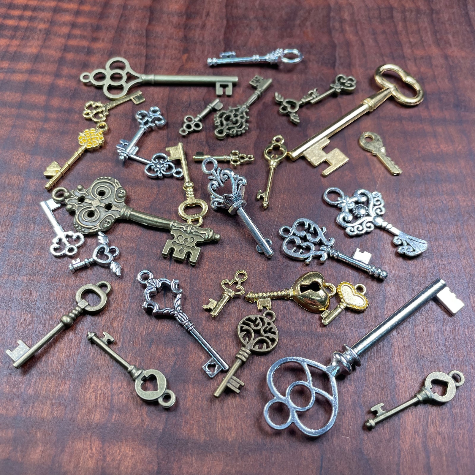 Steampunk Accessories (Clocks, Keys + Gears)