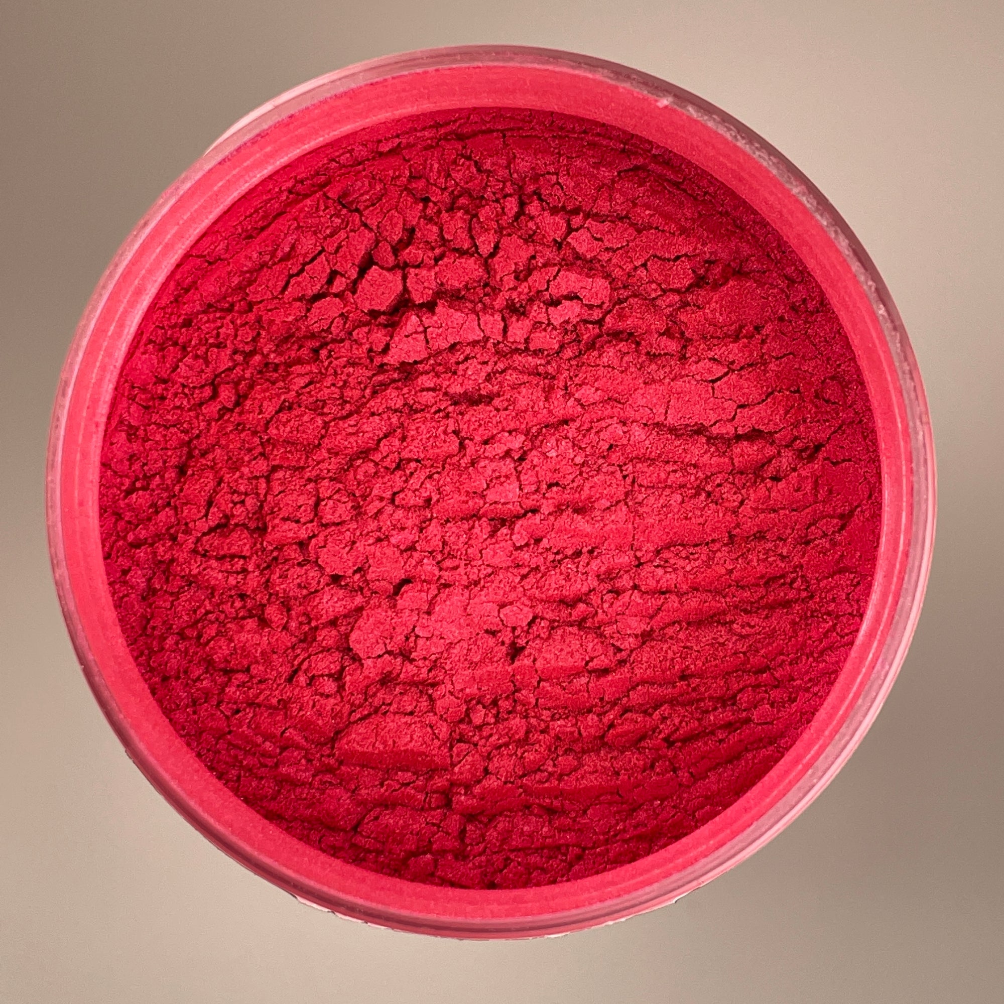 hot pink colour for a vibrant effect to what ever you put this mica powder in